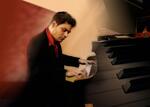 Pianist Pervez Mody am Klavier
