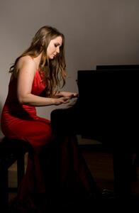 Marie-Luise Bodendorff am Klavier