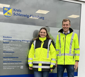 Zu sehen ist das Team des Baubüros: Projektleiterin Kim Schischka und Jasper Albrecht