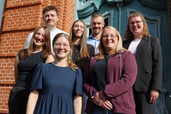 Gruppenbild der &uuml;bernommenen Nachwuchskr&auml;fte